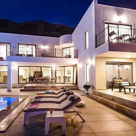 Sleeps 8 With Pool Air Con And Wifi *