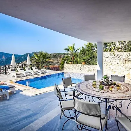 Villa Sleeps 8 With Pool Air Con And Wifi