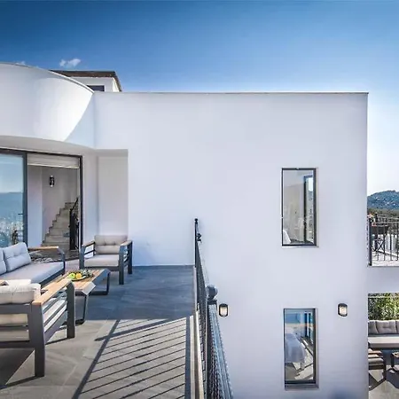 Sleeps 8 With Pool Air Con And Wifi *